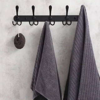 Nástenný vešiak 45cm čierny