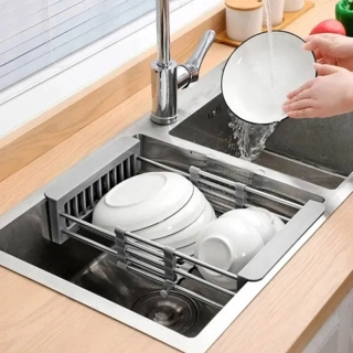 Odkvapkávací teleskopický košík do drezu
