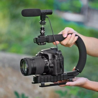 Stabilizačná rukoväť pre fotoaparáty a videokamery