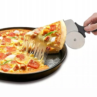 Lopatka s krájacím nožom na pizzu