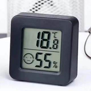 Meteorologická stanica s teplomerom a vlhkomerom čierna