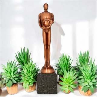 Viktor - Socha odlievaná 26 cm na mramorovom podstavci - Ocenenie výnimočných ľudí