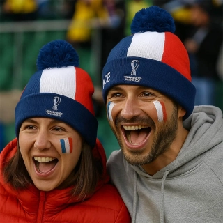 Fanúšikovská čiapka France FIFA – zimná unisex s brmbolcom