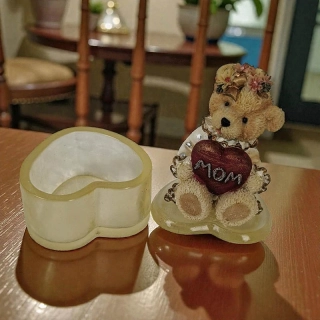 Sklenená šperkovnica s medvedíkom MOM