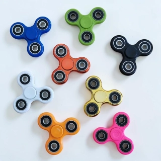 Fidget spinner – antistresová rotačná hračka