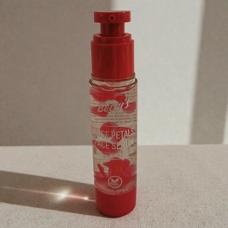 Pleťové sérum s ružovými lupienkami Betty’s 50 ml