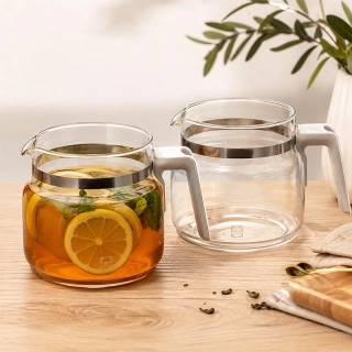 Sklenený džbán 1200 ml s ergonomickou rukoväťou